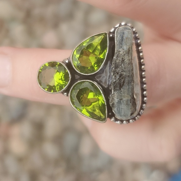 New Rough Kyanite & Peridot 925 Silver Statement Ring. - Picture 2 of 14